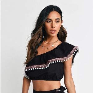Black one shoulder crop top!